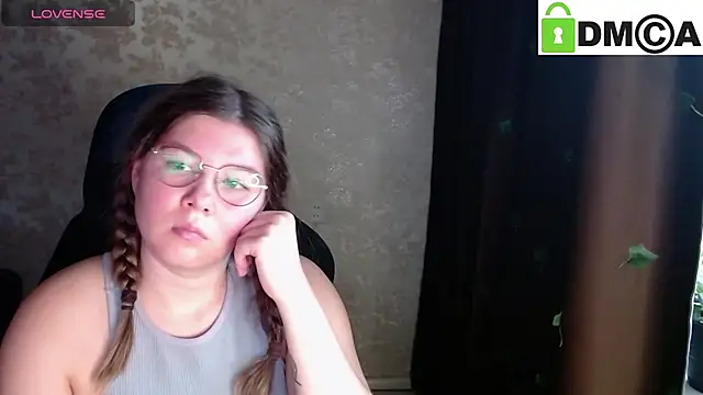 Snapshot of holy_michela chatting on September 25, 5:06 am holy michela online show from September 25, 5:06 am