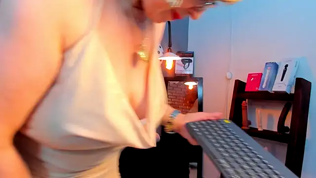 Samantha mature56 online show from June 28, 2:40 am