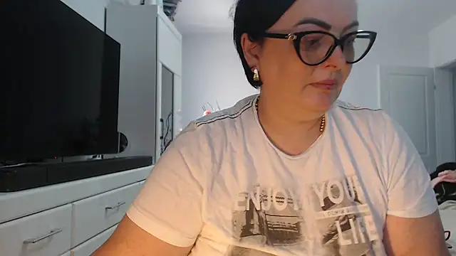 Amandamuller1982 online show from July 17, 7:35 am