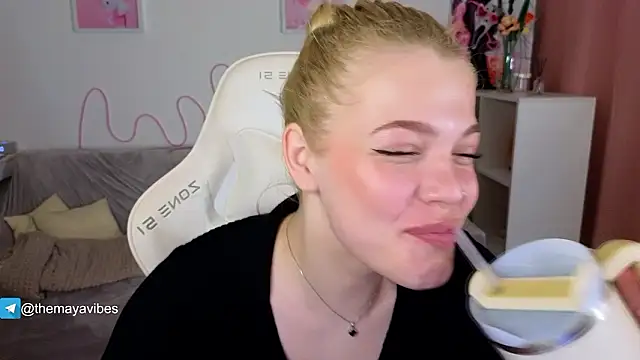 Maya Rave online show from March 6, 3:45 am