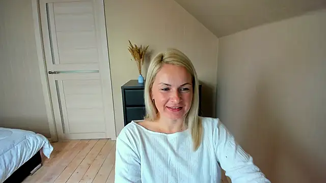 Alicee Gracee online show from October 16, 7:22 am