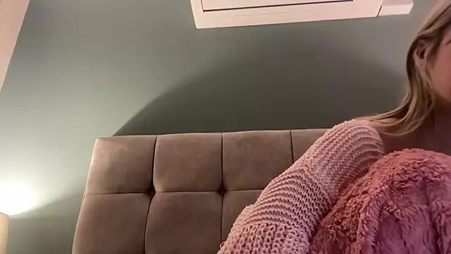 LustfulLuna  online show from November 20, 9:05 pm