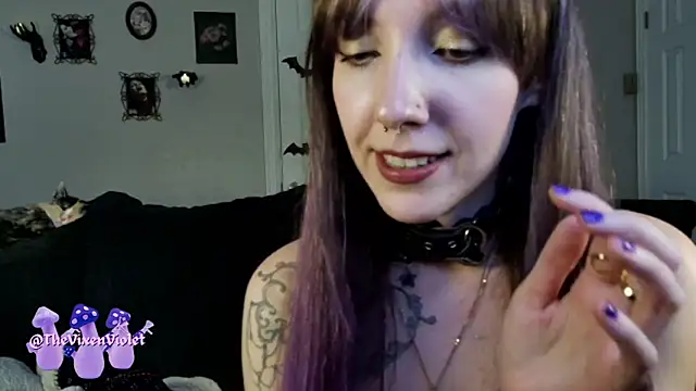 thevixenviolet online show from October 11, 9:39 pm