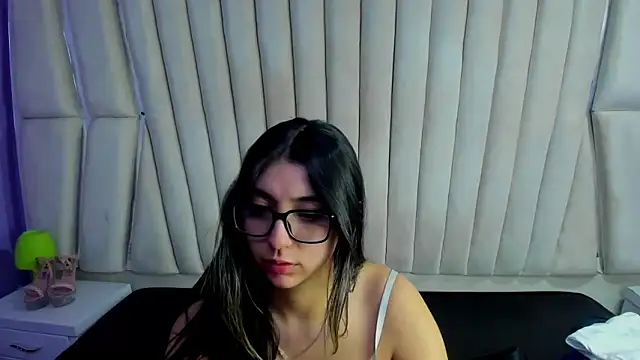 Lucy Anall  online show from March 3, 11:33 pm