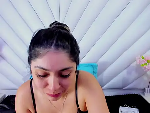 Lucy Anall  online show from June 11, 12:32 am