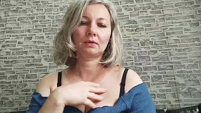 Snapshot of EdithManning chatting on September 19, 6:23 am EdithManning online show from September 19, 6:23 am