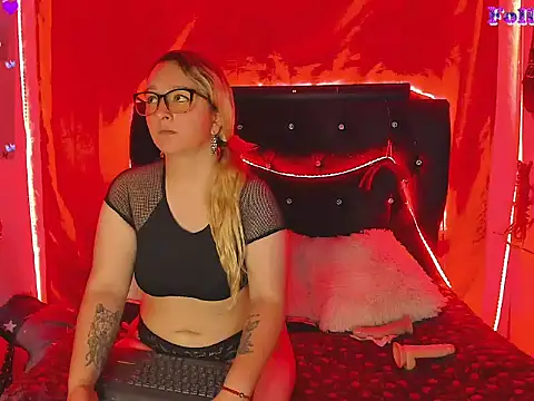 katieeandsharonn online show from November 13, 3:00 pm