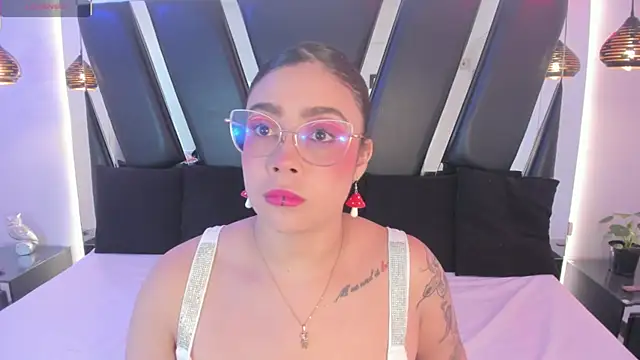 antonelllepiercee online show from July 31, 11:44 am