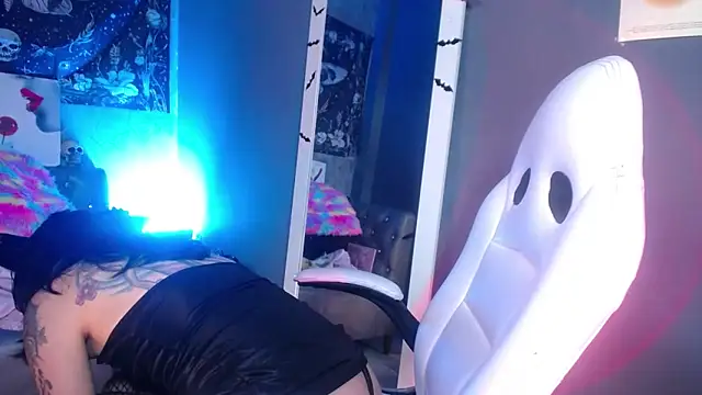 amelierouss online show from June 10, 5:28 am