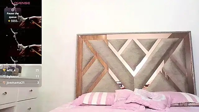 CorinaSmith28 online show from March 15, 9:39 pm