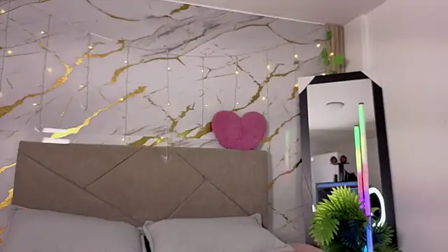 Merida Blossom  online show from February 19, 3:39 am