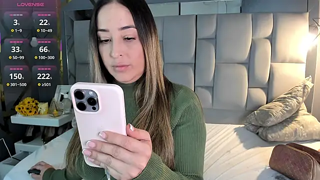 Snapshot of AliceSteel12 chatting on October 24, 11:01 pm AliceSteel12 online show from October 24, 11:01 pm