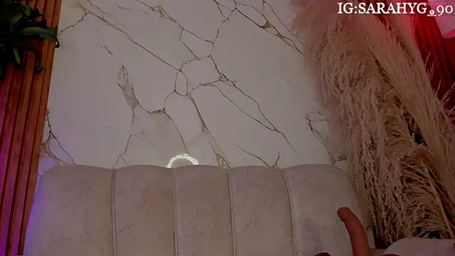 sara gwen online show from July 30, 2:45 am