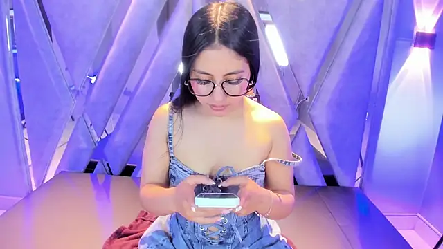 Annie9  online show from July 15, 3:55 am