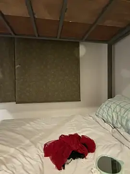 Magandamilf online show from October 3, 2:33 pm