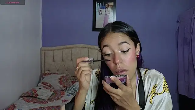 stephania t online show from April 29, 4:42 pm