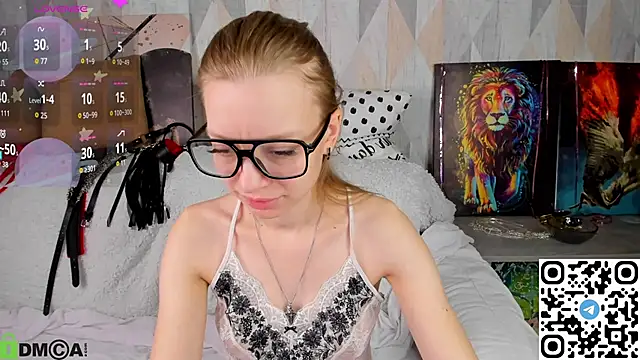 Snapshot of Michelle_Blond chatting on October 12, 9:44 am Michelle Blond online show from October 12, 9:44 am