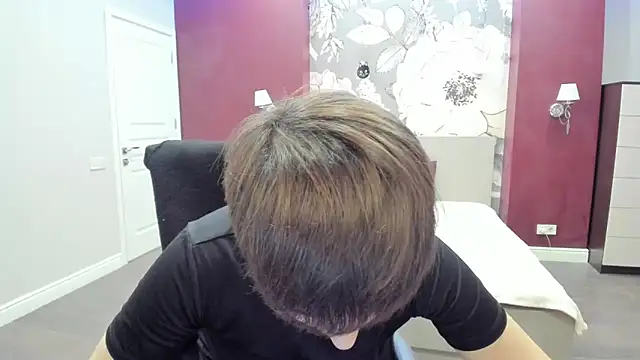 EmiliaYours online show from December 5, 2:51 pm