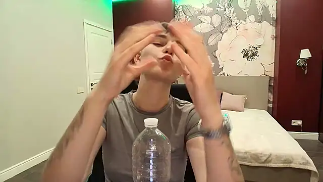 EmiliaYours online show from September 27, 4:25 pm