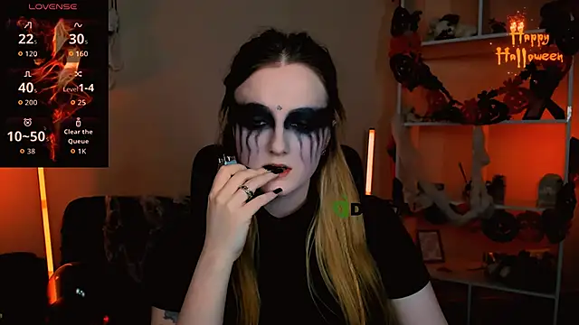 luna berryy online show from October 23, 7:20 pm