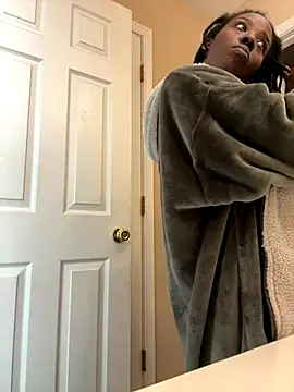 choclatepeaach online show from November 2, 3:15 pm