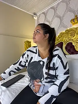 KendralHolson online show from June 26, 4:47 am