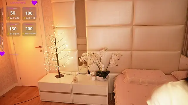 Lilly Colins online show from August 3, 8:36 pm