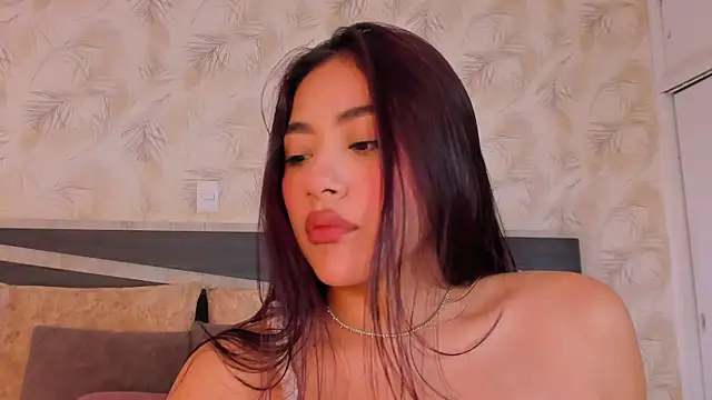 nicolle pierce online show from April 28, 1:15 pm