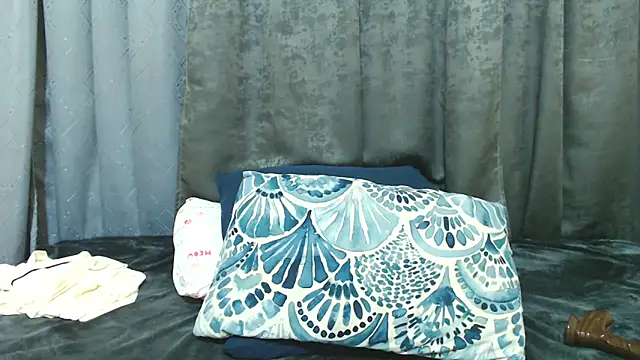 kittykhloe22 online show from June 8, 1:28 am