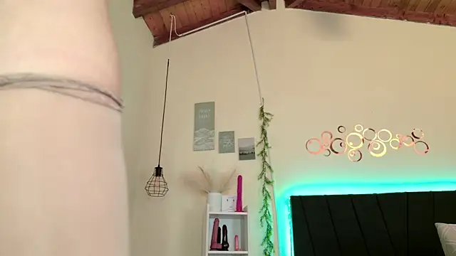 Kimberly lozano online show from July 27, 3:31 pm