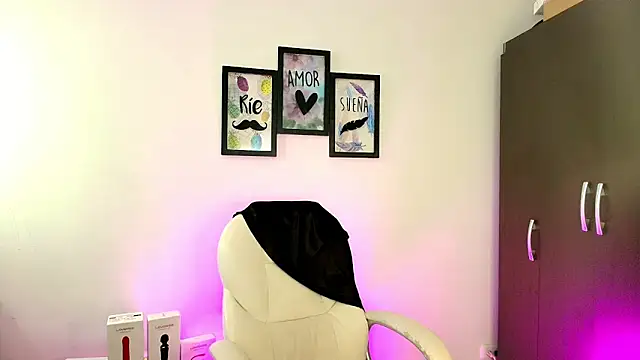 mariaan m  online show from June 12, 3:58 am