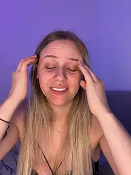 lunawolf21 online show from March 20, 7:46 am