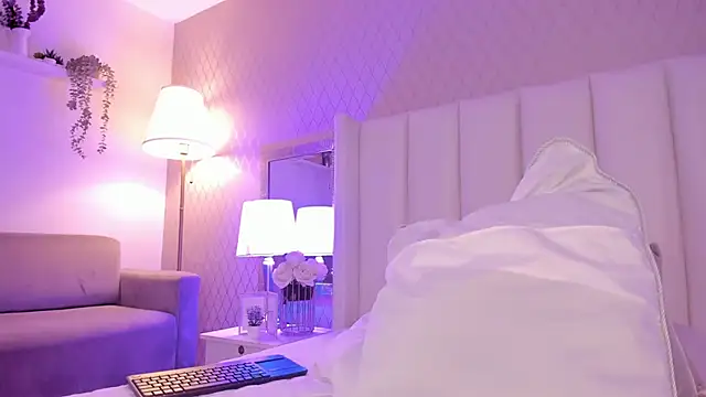 SophiaSmiiths  online show from February 28, 11:37 pm