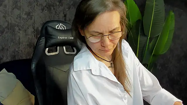 Lillian White online show from May 2, 12:58 am