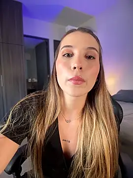 SophieRaily  online show from November 4, 10:15 pm