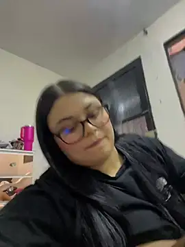 alissonfernandez  online show from July 12, 10:43 pm