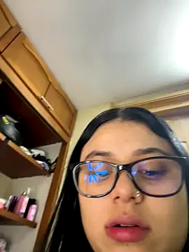 alissonfernandez  online show from November 17, 11:38 pm