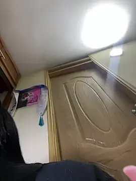 alissonfernandez  online show from February 8, 12:03 am