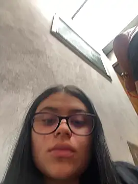 alissonfernandez  online show from July 9, 7:49 pm