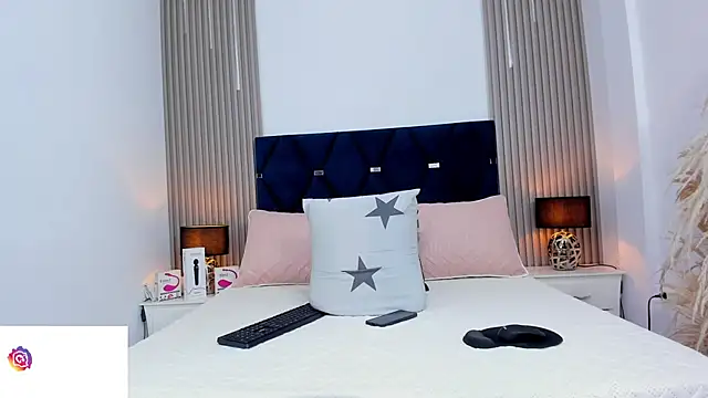 NAHOMI MILLER online show from February 10, 9:40 pm