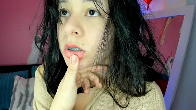 agnes 213 online show from October 8, 1:26 pm