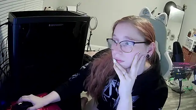 LilyFoxxx online show from October 17, 3:10 am