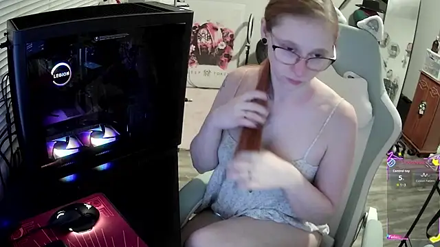 LilyFoxxx online show from November 23, 4:15 am