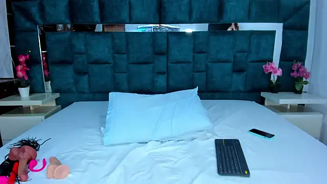 valtira nova online show from September 15, 8:05 pm