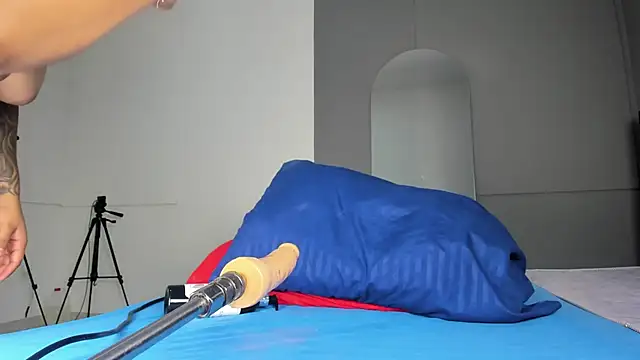 ariana nix online show from January 31, 7:23 pm