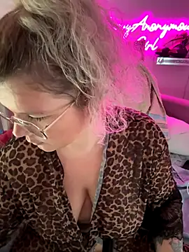 CurvyAnonymousGirl89 online show from November 15, 8:04 am