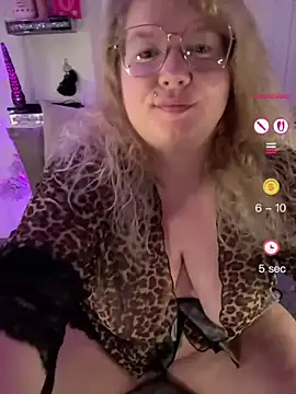 CurvyAnonymousGirl89 online show from June 23, 10:19 pm