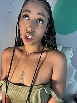 LollaByer online show from March 6, 9:10 pm