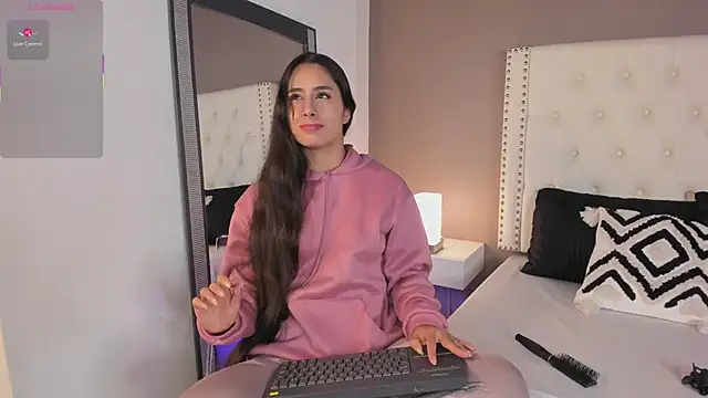 Julia Martinez  online show from June 8, 11:44 am