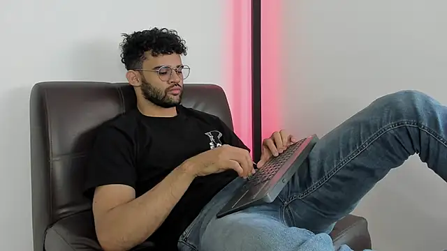 andrewChris  online show from September 16, 9:34 pm